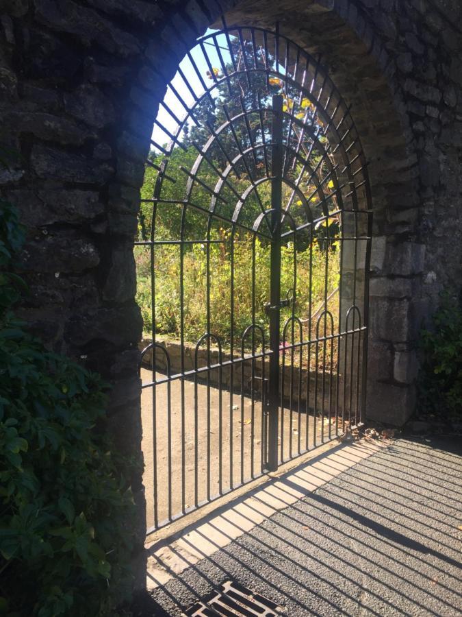 The Lodge At Bodenlodge Malahide Bagian luar foto