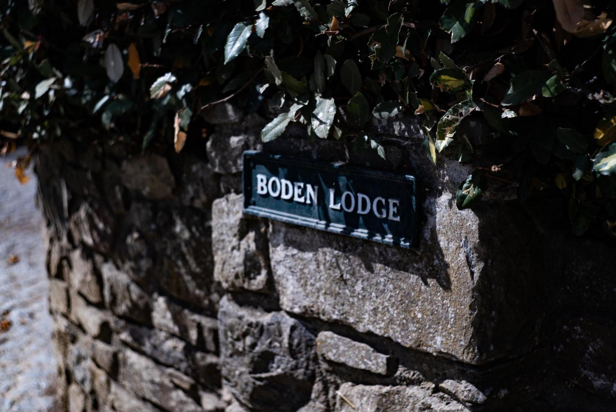 The Lodge At Bodenlodge Malahide Bagian luar foto